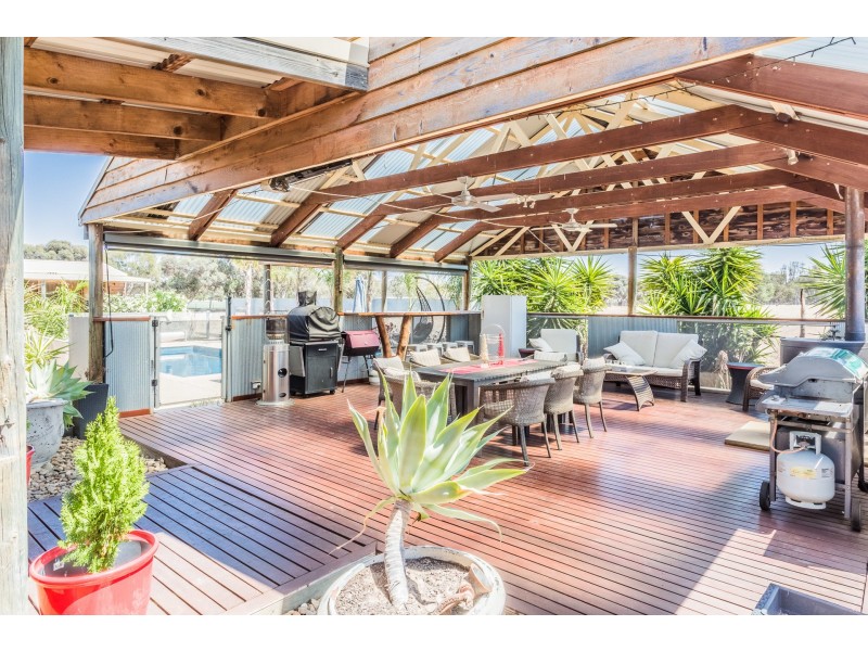 107 Latham Road, Echuca VIC 3564 First National Charles L King Sold