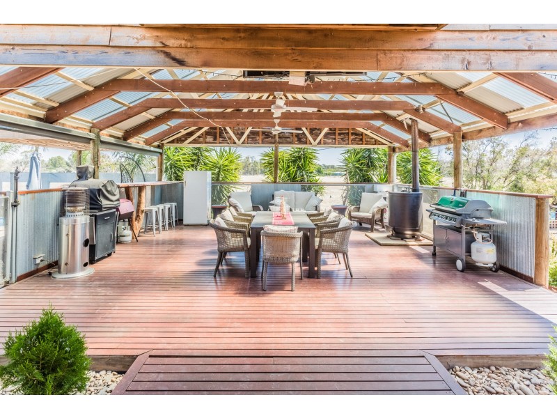 107 Latham Road, Echuca VIC 3564 First National Charles L King Sold