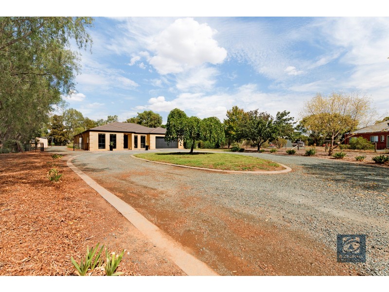 30 Village Court, Echuca VIC 3564