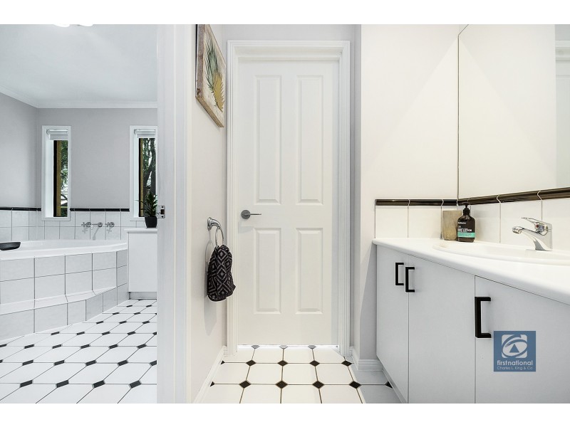 30 Village Court, Echuca VIC 3564