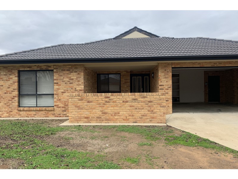 12 Victoria Place, Echuca VIC 3564