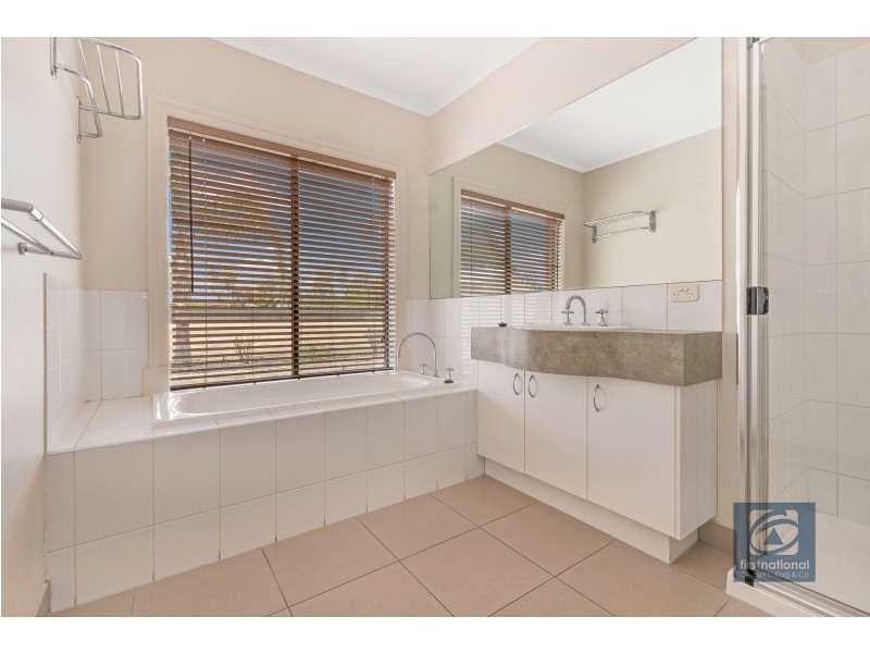 2 Coxon Place, Echuca VIC 3564