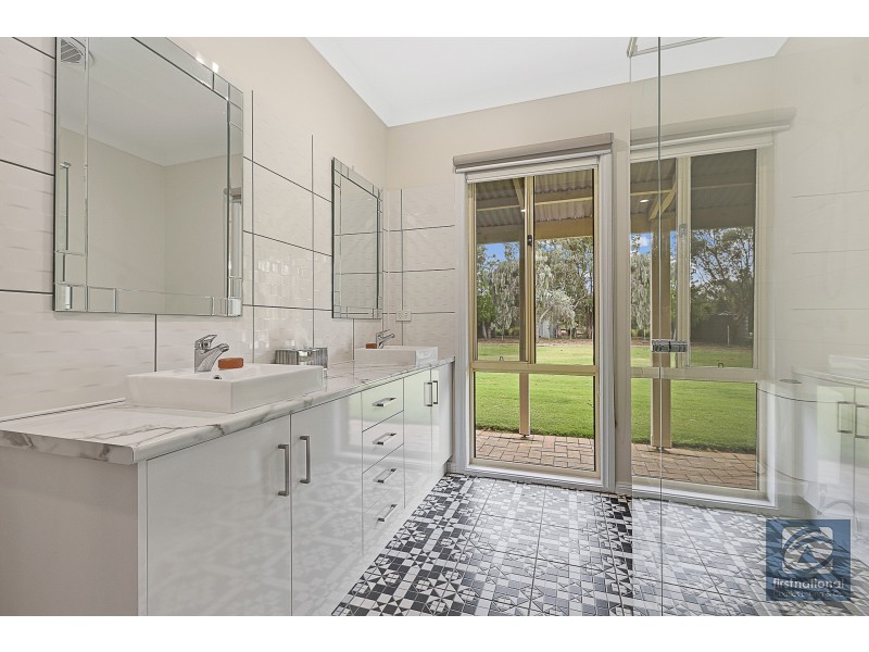 69 Riverview Court, Echuca VIC 3564