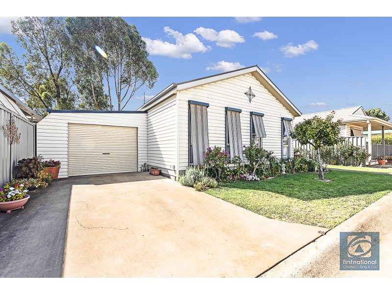 124 Swan Boulevard, Moama NSW 2731
