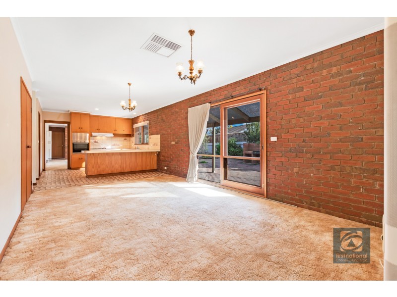 8 Adelaide Crescent, Echuca VIC 3564