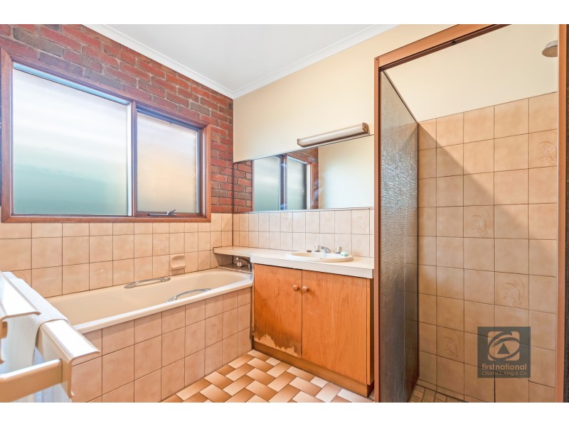 8 Adelaide Crescent, Echuca VIC 3564