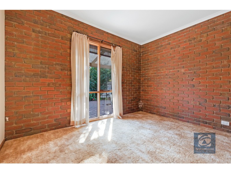 8 Adelaide Crescent, Echuca VIC 3564