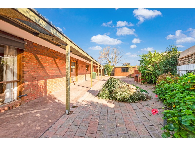 8 Adelaide Crescent, Echuca VIC 3564