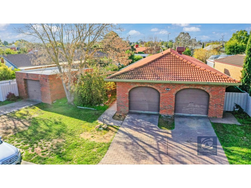 8 Adelaide Crescent, Echuca VIC 3564