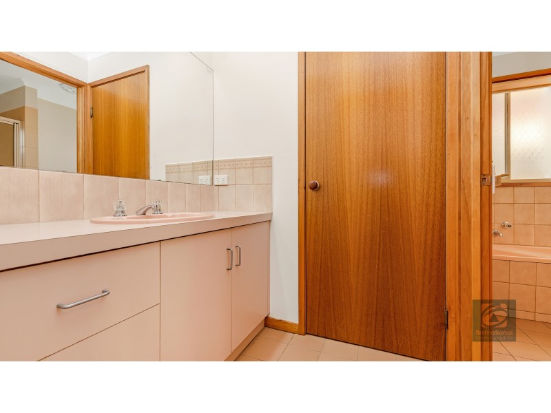 61  Rutley Crescent, Echuca VIC 3564