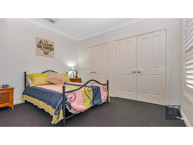 14 Kingfisher Drive West, Moama NSW 2731