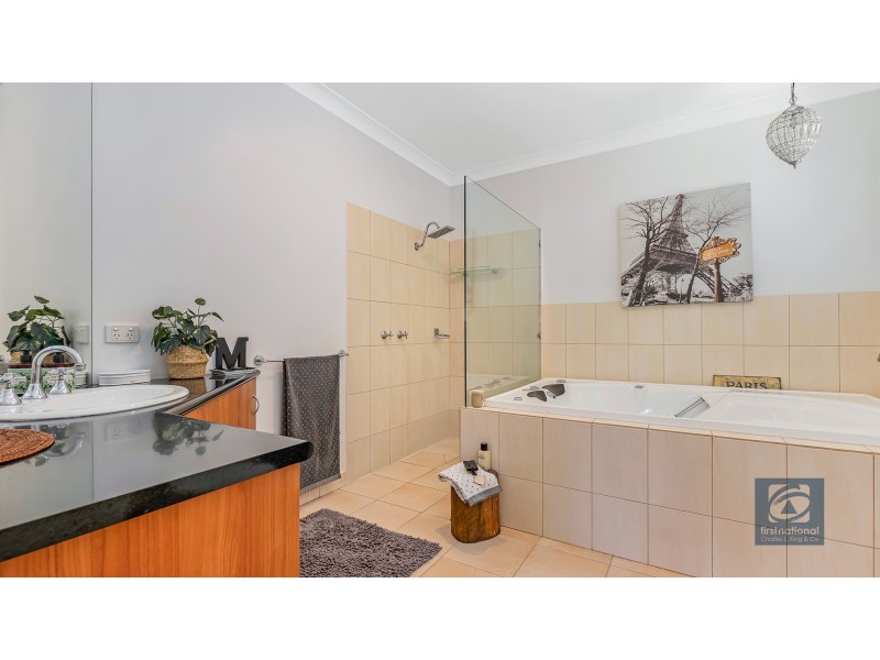 14 Kingfisher Drive West, Moama NSW 2731