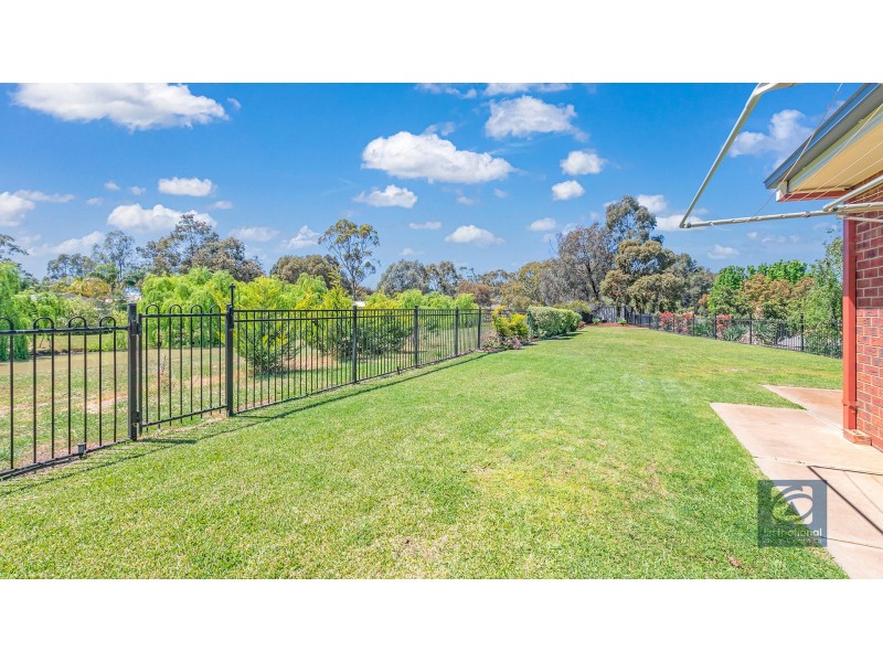 14 Kingfisher Drive West, Moama NSW 2731
