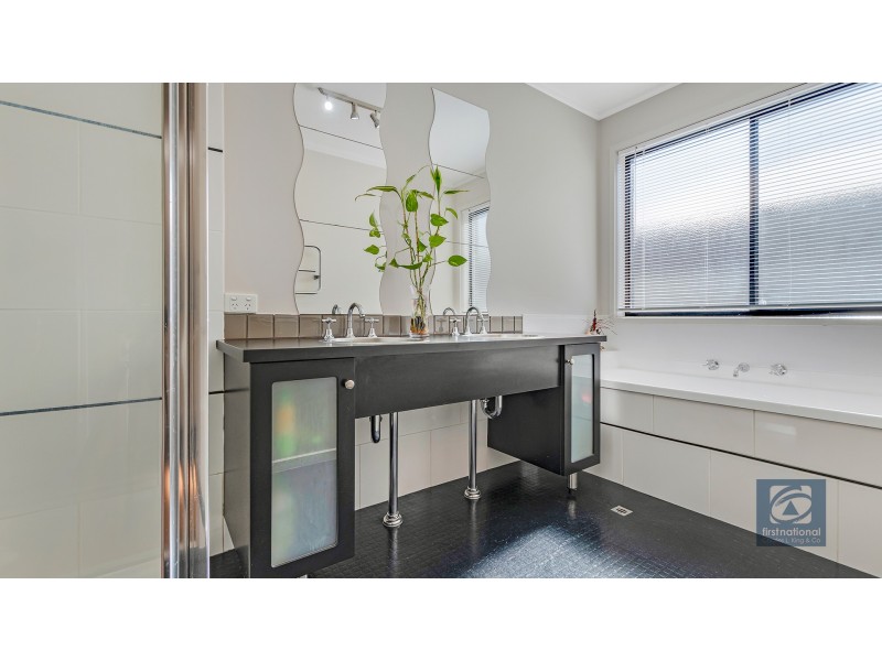 24 Kingfisher Drive West Drive, Moama NSW 2731