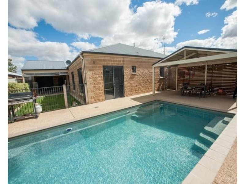 17 Forfar Drive, Moama NSW 2731