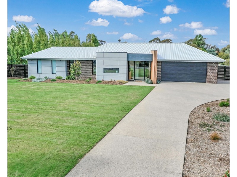 37 Pinerate Place, Echuca VIC 3564