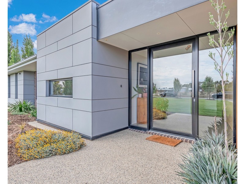 37 Pinerate Place, Echuca VIC 3564