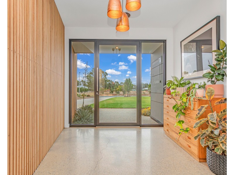 37 Pinerate Place, Echuca VIC 3564