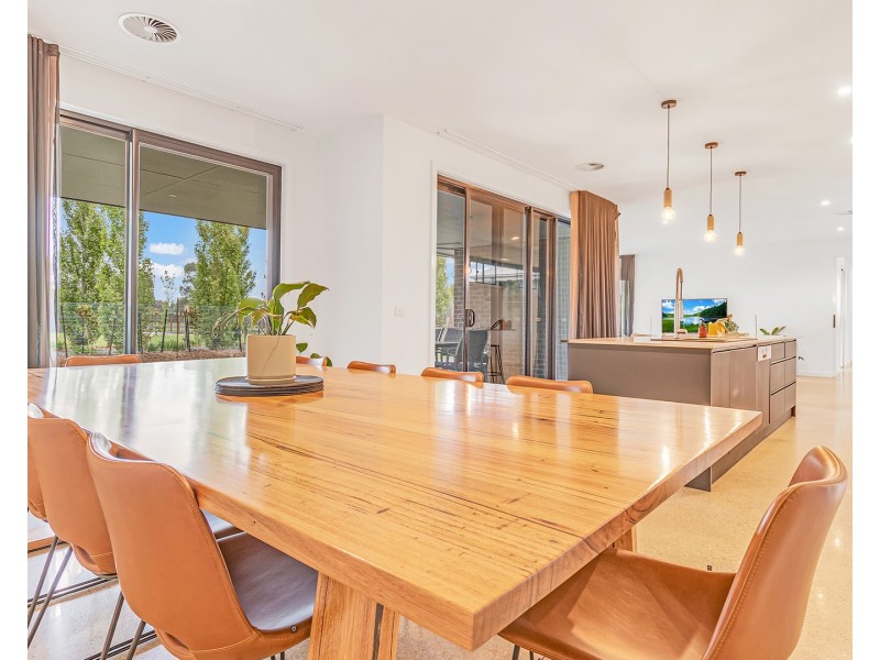37 Pinerate Place, Echuca VIC 3564