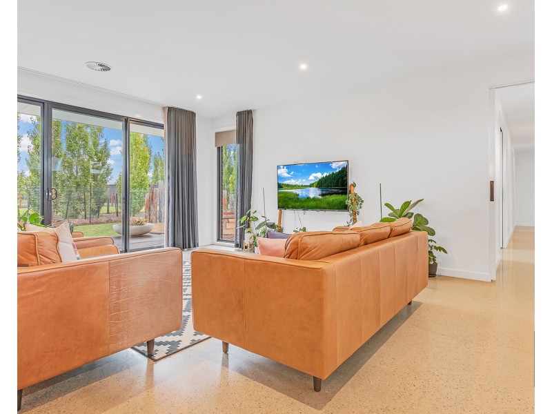 37 Pinerate Place, Echuca VIC 3564