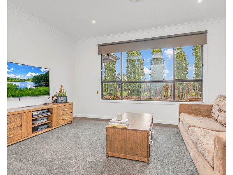 37 Pinerate Place, Echuca VIC 3564