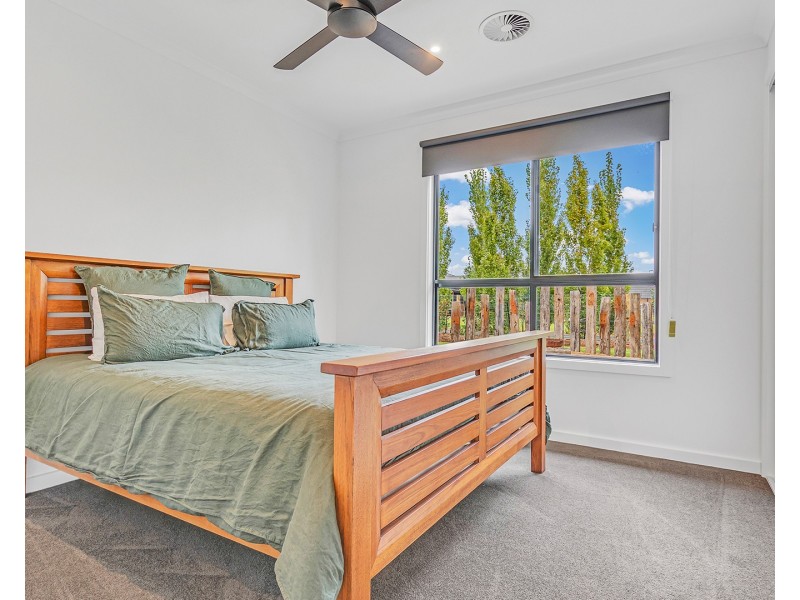 37 Pinerate Place, Echuca VIC 3564