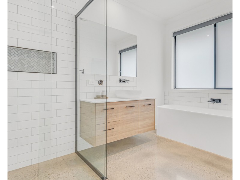 37 Pinerate Place, Echuca VIC 3564