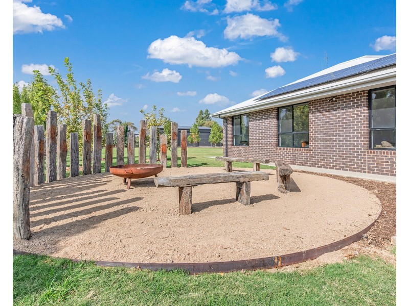 37 Pinerate Place, Echuca VIC 3564
