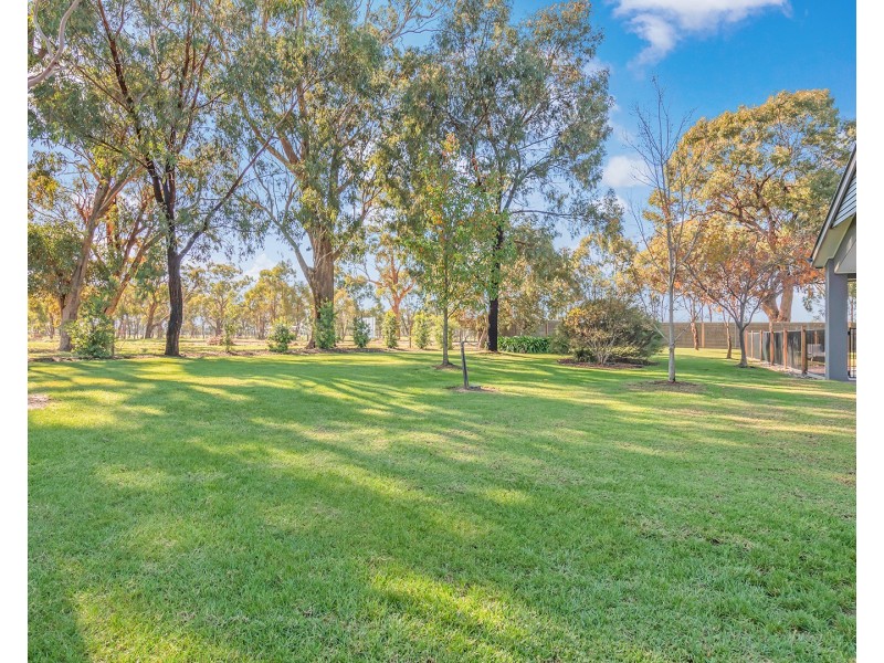 8 Charters Drive, Moama NSW 2731