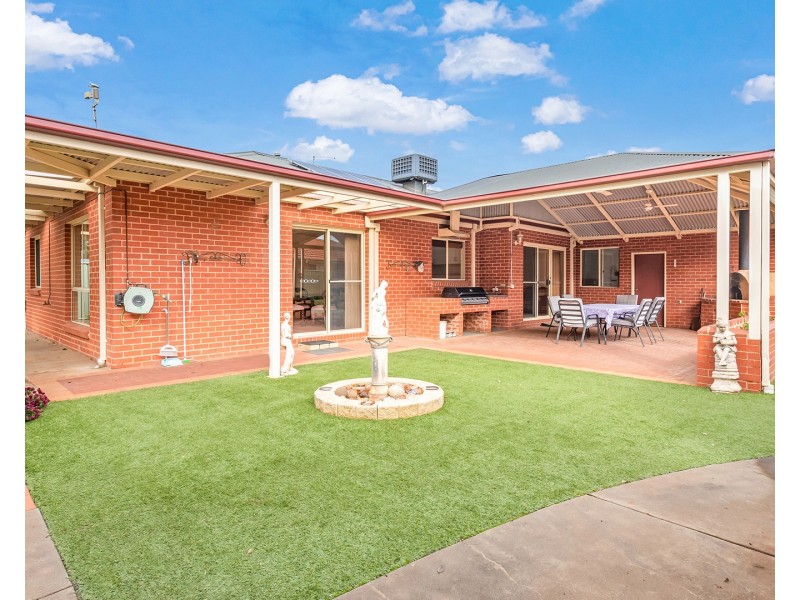 43 Woodlands Circuit, Echuca VIC 3564