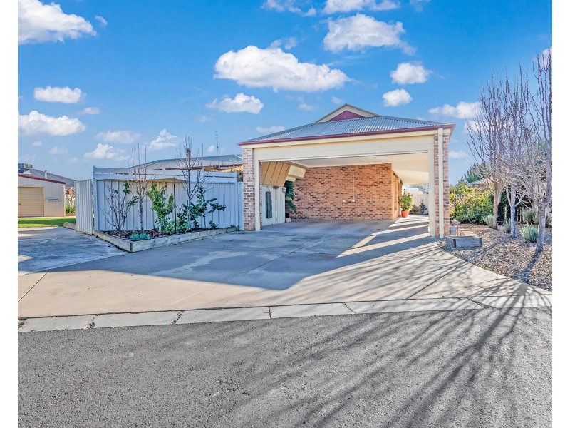 6 McLaren Drive, Moama NSW 2731