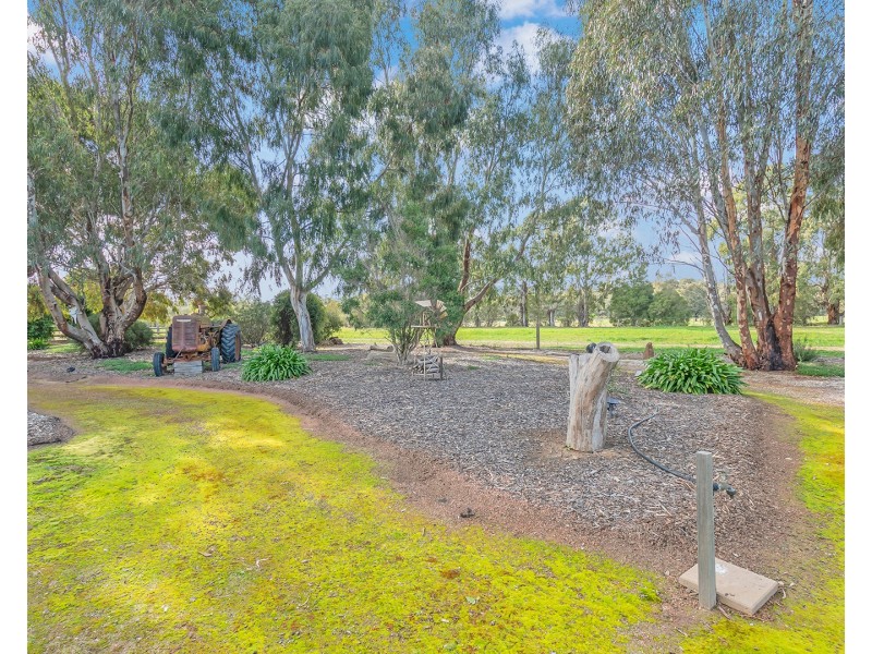 4 Grange Court, Echuca VIC 3564