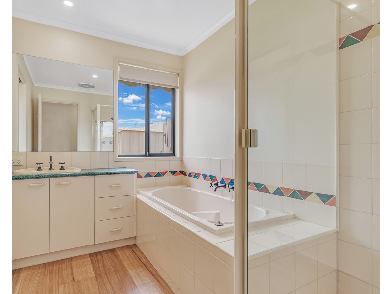 20 Genevieve Avenue, Echuca VIC 3564