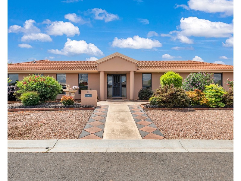 20 Genevieve Avenue, Echuca VIC 3564