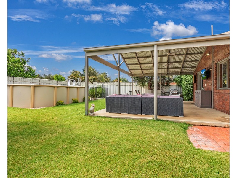 16 Oscar Place, Echuca VIC 3564