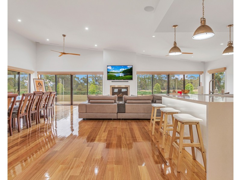 2/18 Pambula Court, Echuca VIC 3564