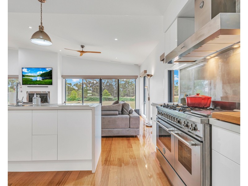 2/18 Pambula Court, Echuca VIC 3564