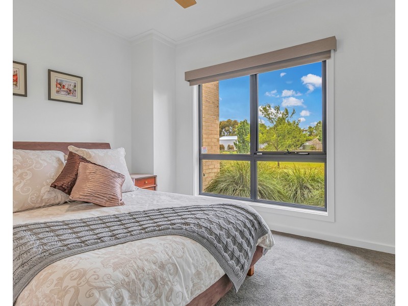 2/18 Pambula Court, Echuca VIC 3564