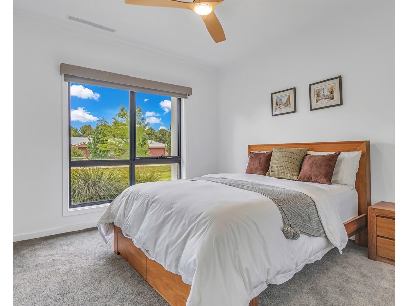 2/18 Pambula Court, Echuca VIC 3564