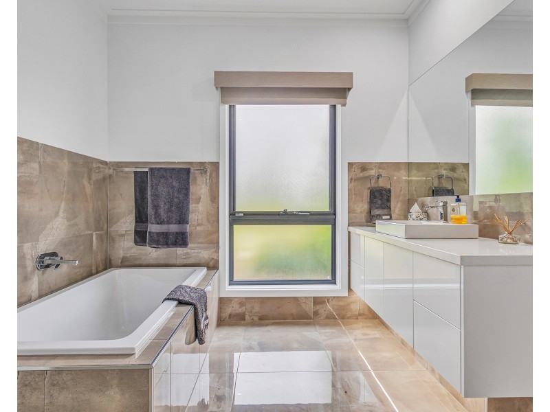 2/18 Pambula Court, Echuca VIC 3564