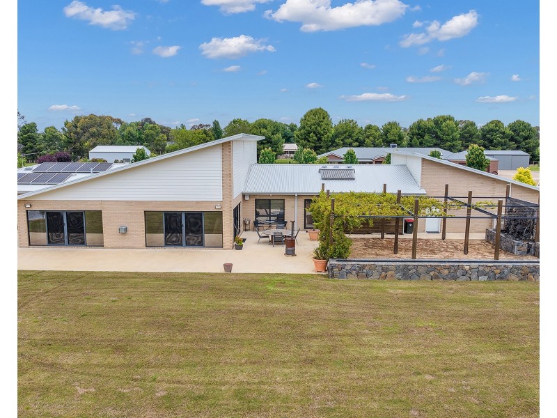 2/18 Pambula Court, Echuca VIC 3564
