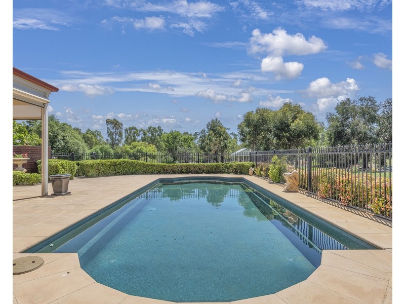 61 Schoeffel Drive, Echuca VIC 3564