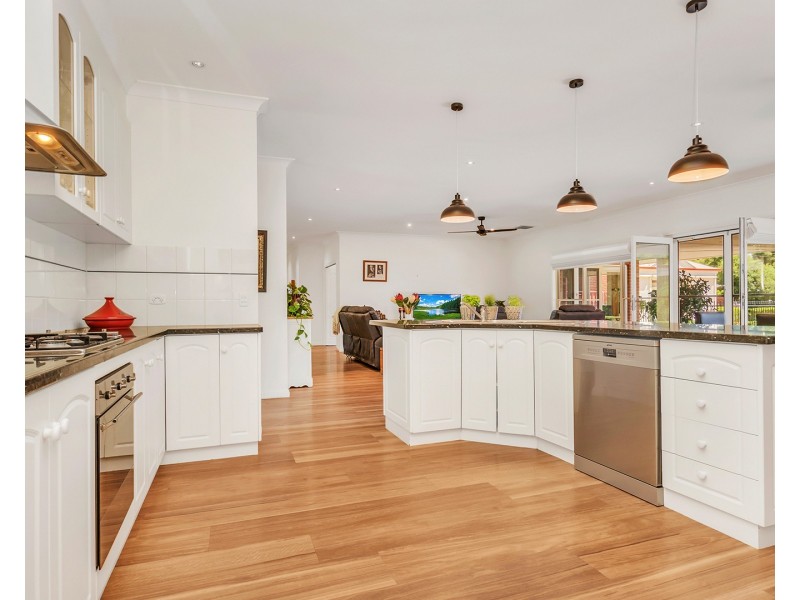 61 Schoeffel Drive, Echuca VIC 3564