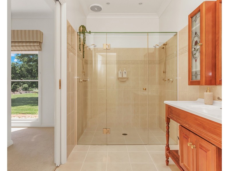 61 Schoeffel Drive, Echuca VIC 3564