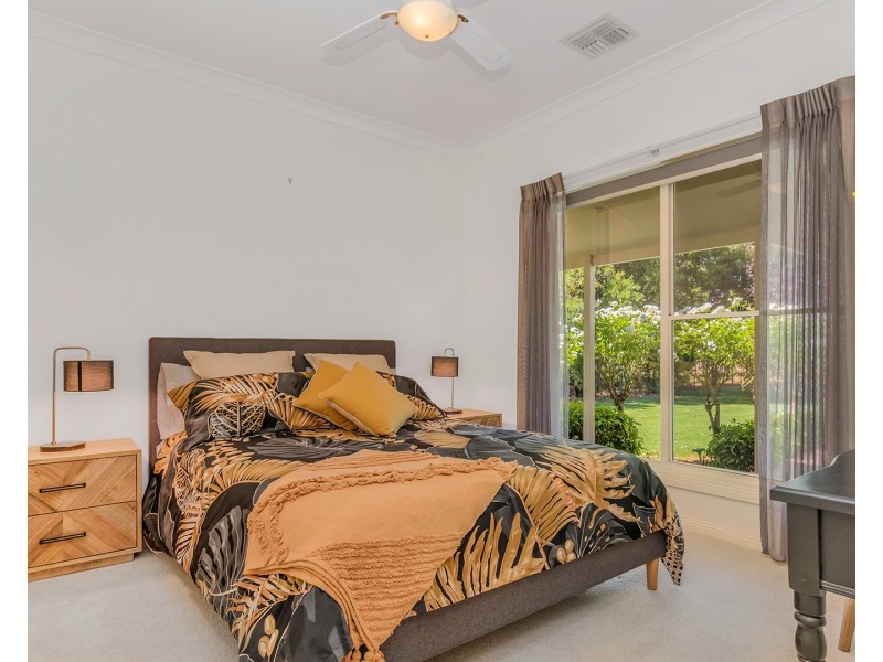 61 Schoeffel Drive, Echuca VIC 3564