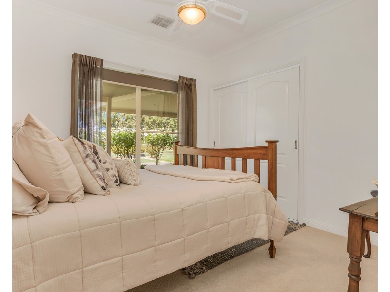 61 Schoeffel Drive, Echuca VIC 3564