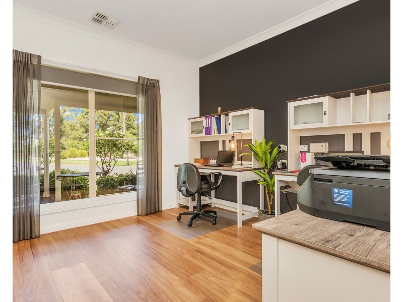 61 Schoeffel Drive, Echuca VIC 3564