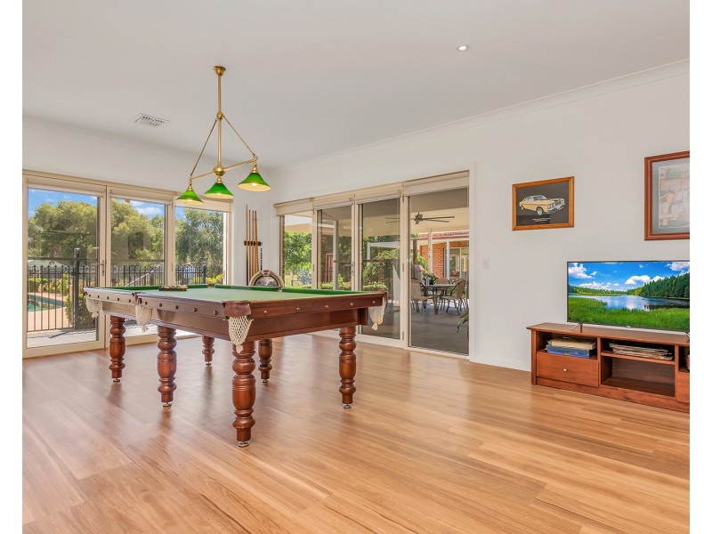 61 Schoeffel Drive, Echuca VIC 3564