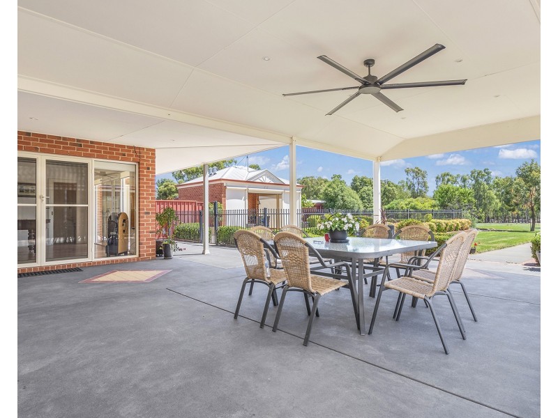 61 Schoeffel Drive, Echuca VIC 3564