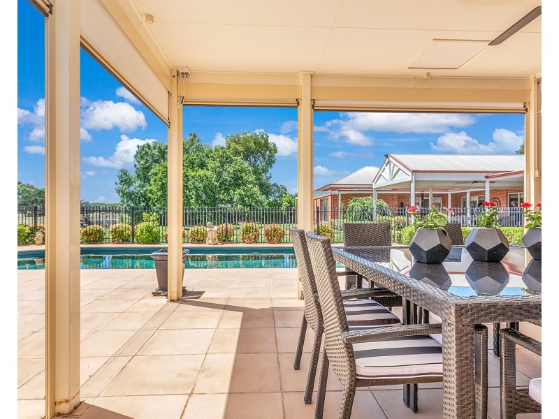 61 Schoeffel Drive, Echuca VIC 3564